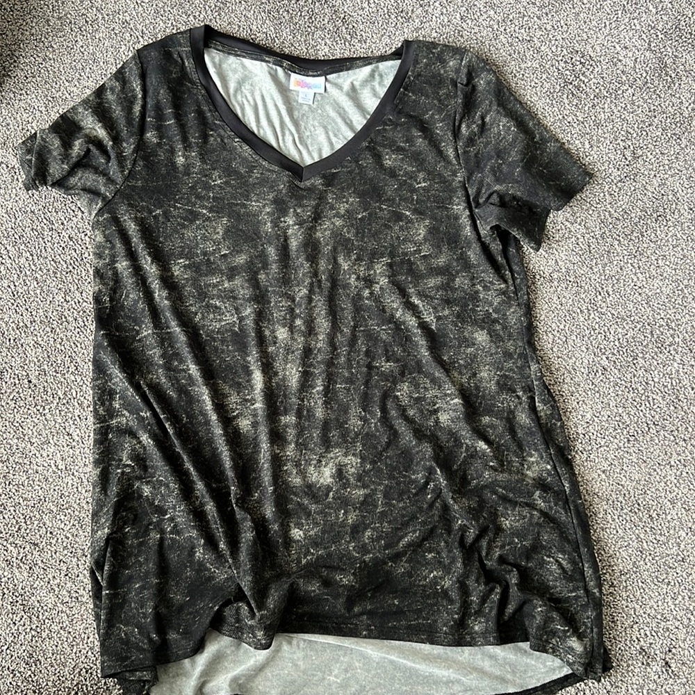 Lularoe super stretchy v neck tshirt large